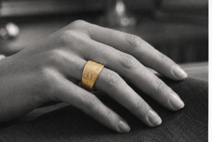 Finely hammered saddle ring