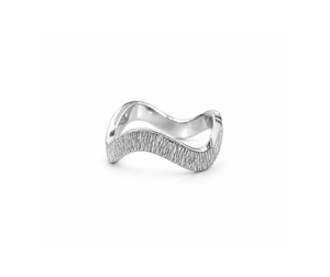 Finely hammered wave ring 2.5mm