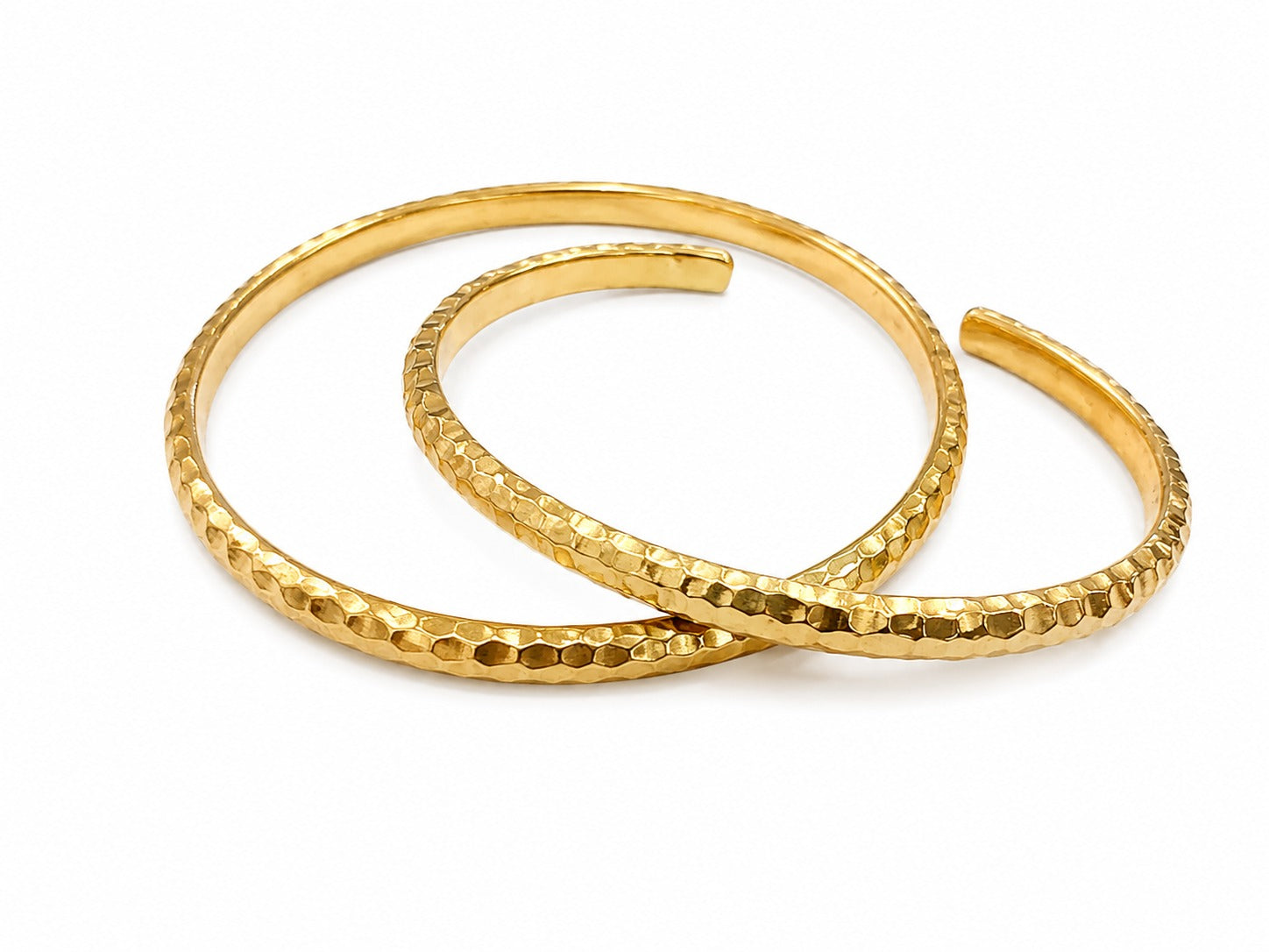 Round cuff bangle gold