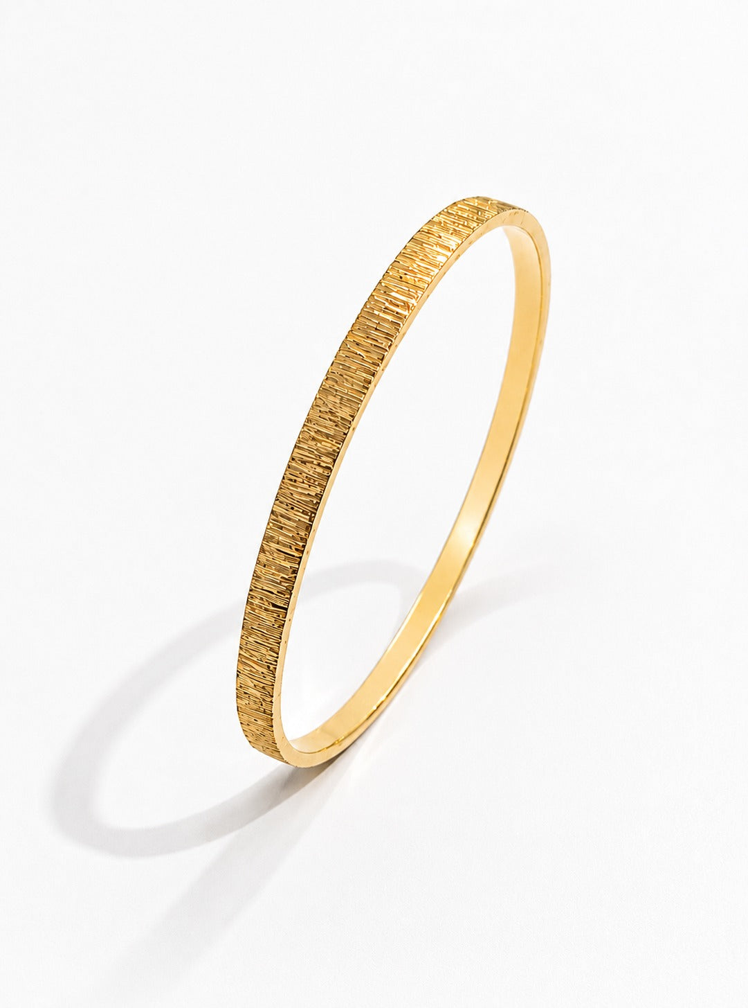Fine hammered bangle gold
