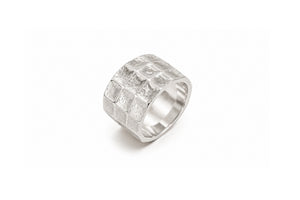 Hammered wide band ring