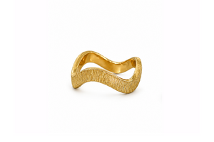 Finely hammered wave ring 2.5mm