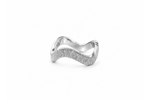 Finely hammered wave ring 2.5mm