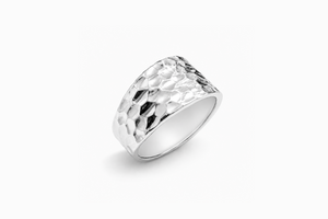 Hammered saddle ring