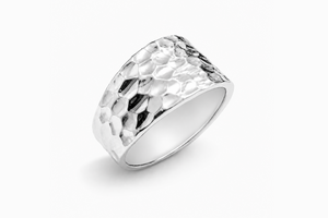 Hammered saddle ring