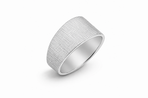 Finely hammered saddle ring
