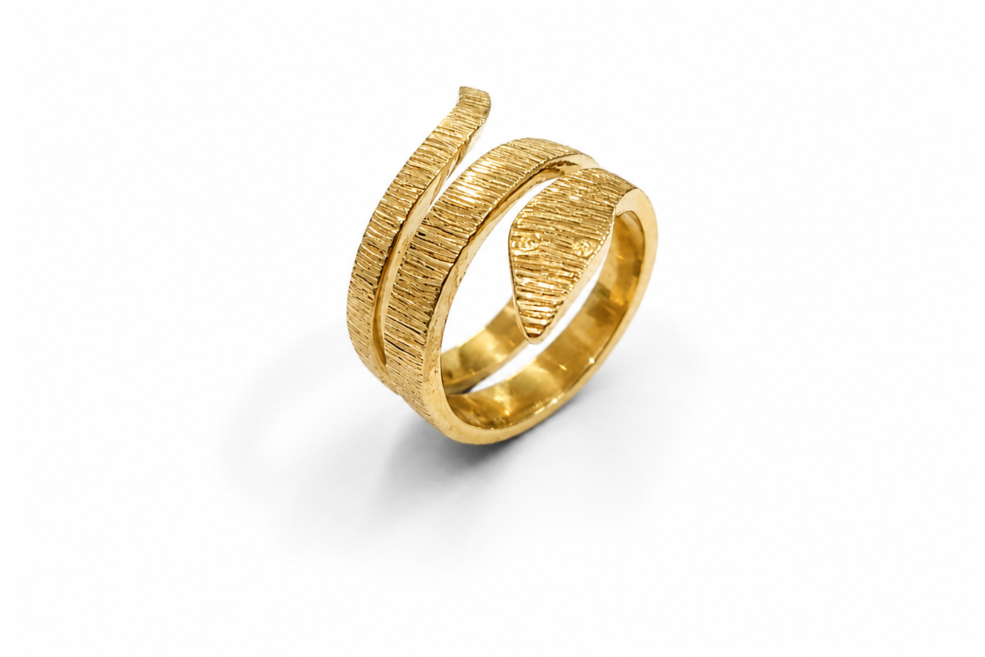 Finely hammered snake ring