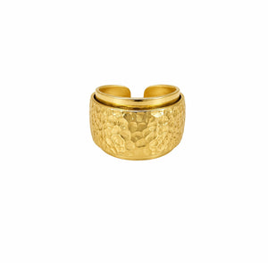 Double band hammered saddle ring