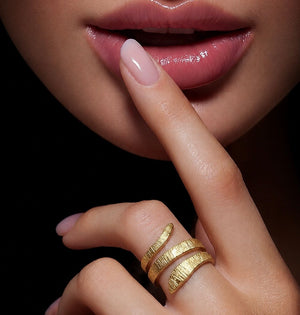 Finely hammered snake ring