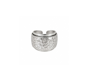 Double band hammered saddle ring